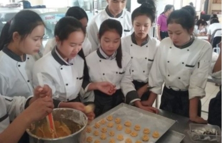 Projekt Skilldream: Schülerinnen in Laos