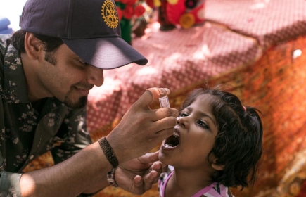 23. Juni 2019: Start der Immunisierungstage in Uttar Pradesh, Indien. Rotarier/-innen und andere Helfende stellten über 1500 Kabinen in der Region auf, um Kinder zu impfen