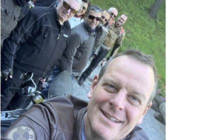 Thomas Ackermann (vorne) mit dem Rotary Club am Greifensee auf der Bike Tour 2019