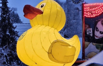 Über dem Stand des RC Uster schwebte die riesige Rotary-Ente wie ein Wahrzeichen.