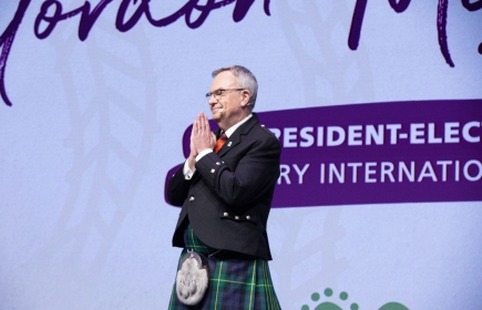 Der aktuelle Weltpräsident von Rotary, Gordon R. McInally, ruft dazu auf, sich für die psychische Gesundheit einzusetzen.