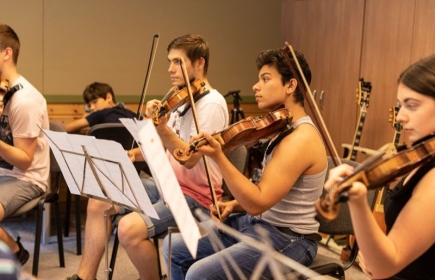 Talentierte junge Streicher und Roma-Musiker werden am 25. und 26. Juni für ein besonderes musikalisches Erlebnis sorgen.
