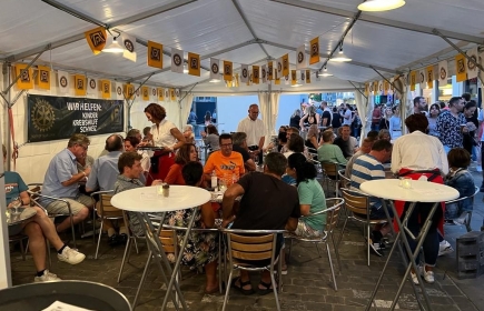 Das Bistro-Zelt des Rotary Clubs Chur am Churerfest war gut besucht.