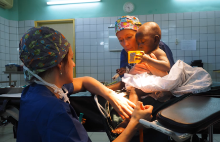 CHEIRA | Swiss Humanitarian Surgery fördert die medizinische Entwicklung in infrastrukturschwachen Ländern