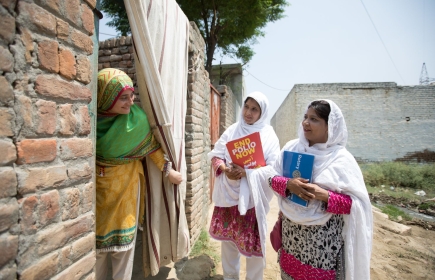 Gesundheitsfachkräfte informieren in Pakistan über die Polio-Impfkampagnen. Bild: rotary.org